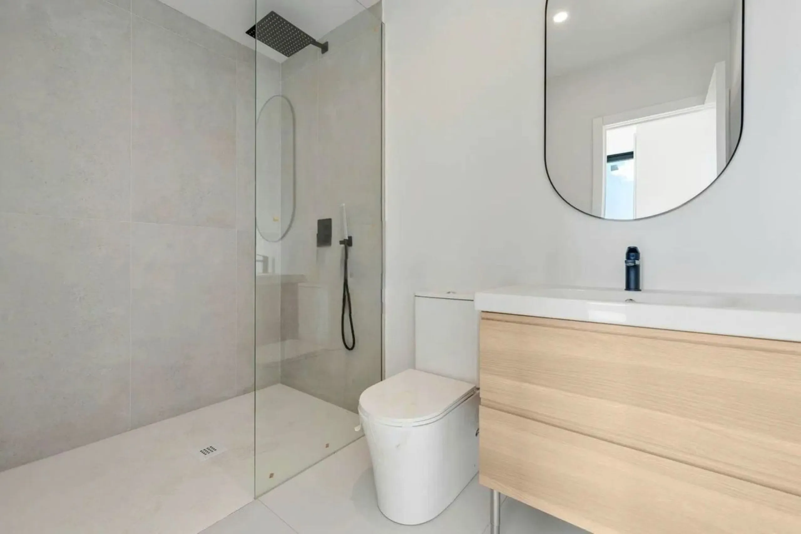Brand new luxury and modern villa completed end of 2024 for sale in Cerros de Águila, Mijas from private owner. A stone throw away from the largest park in Málaga, parque Mijas.