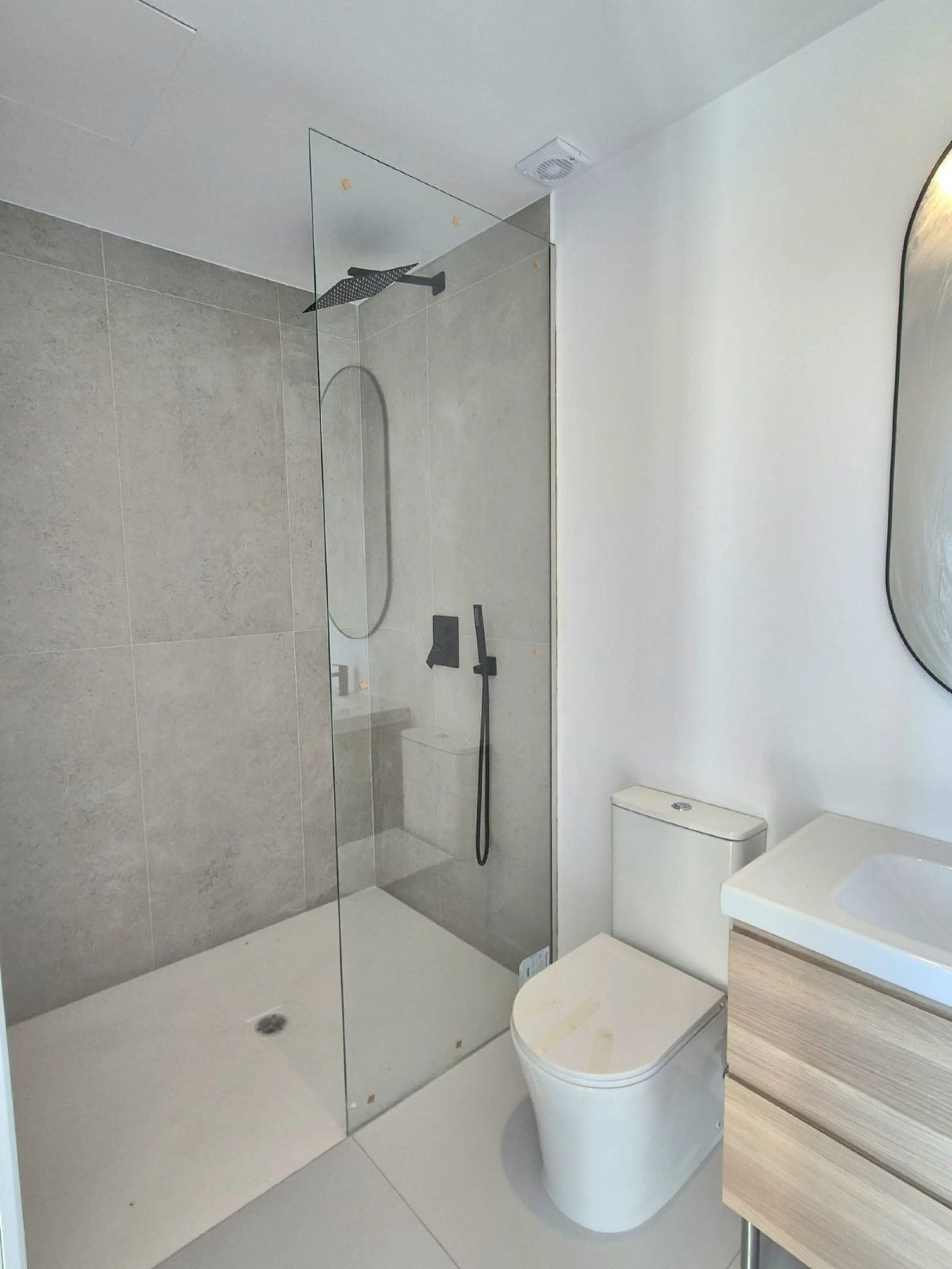 Brand new luxury and modern villa completed end of 2024 for sale in Cerros de Águila, Mijas from private owner. A stone throw away from the largest park in Málaga, parque Mijas.
