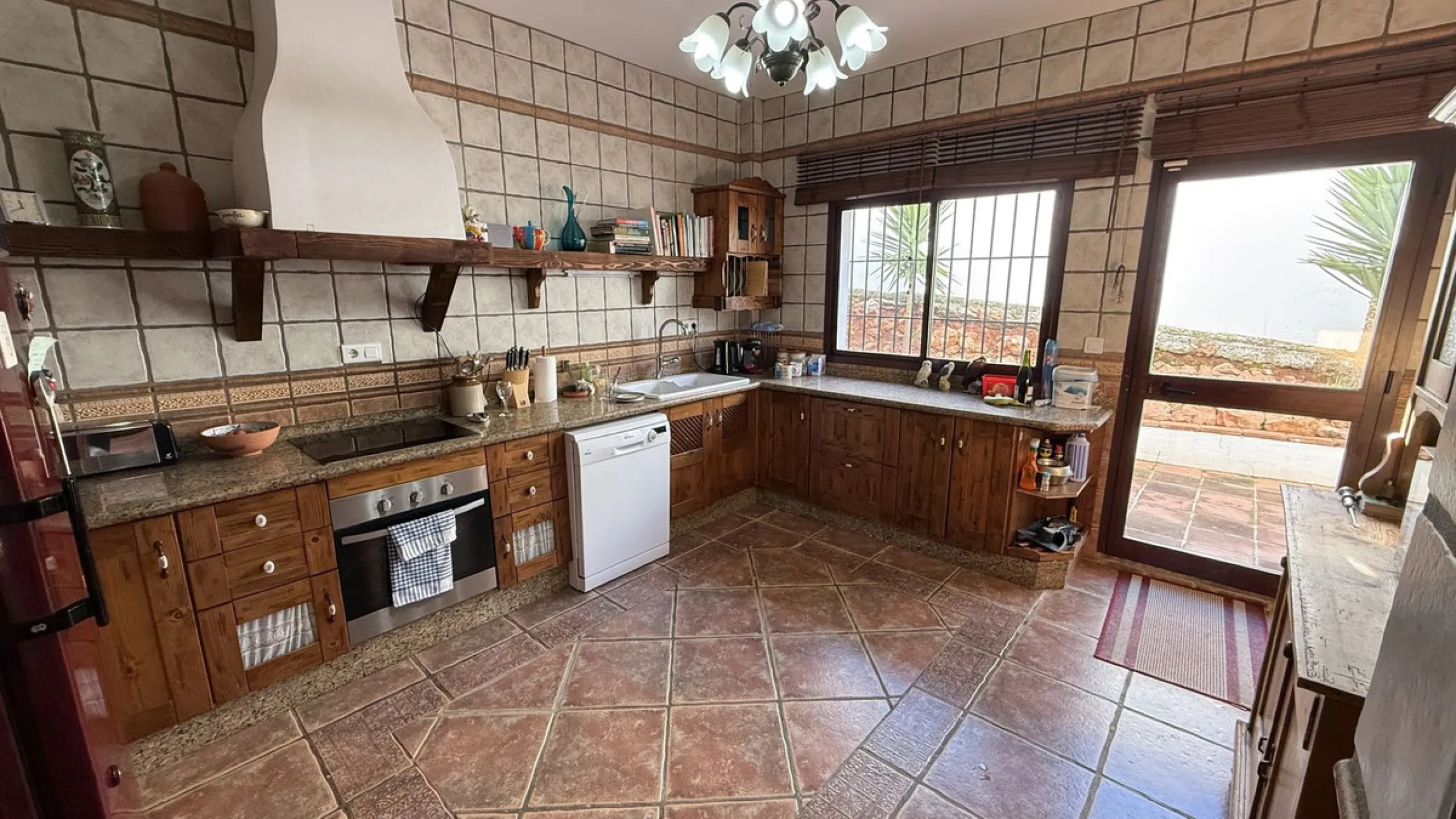 Stunning detached villa with incredible views to the Mijas mountains and Guadalhorce valley, situated between the villages of Alhaurín El Grande and Alhaurín de la Torre, plus only a 5-minute walk to Lauro Golf.