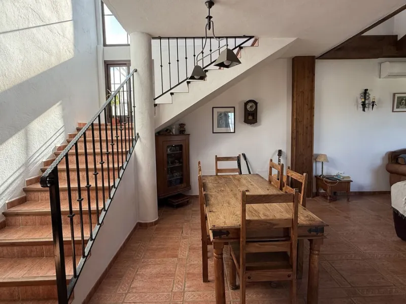 Stunning detached villa with incredible views to the Mijas mountains and Guadalhorce valley, situated between the villages of Alhaurín El Grande and Alhaurín de la Torre, plus only a 5-minute walk to Lauro Golf.