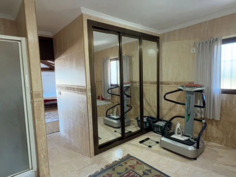 Stunning detached villa with incredible views to the Mijas mountains and Guadalhorce valley, situated between the villages of Alhaurín El Grande and Alhaurín de la Torre, plus only a 5-minute walk to Lauro Golf.