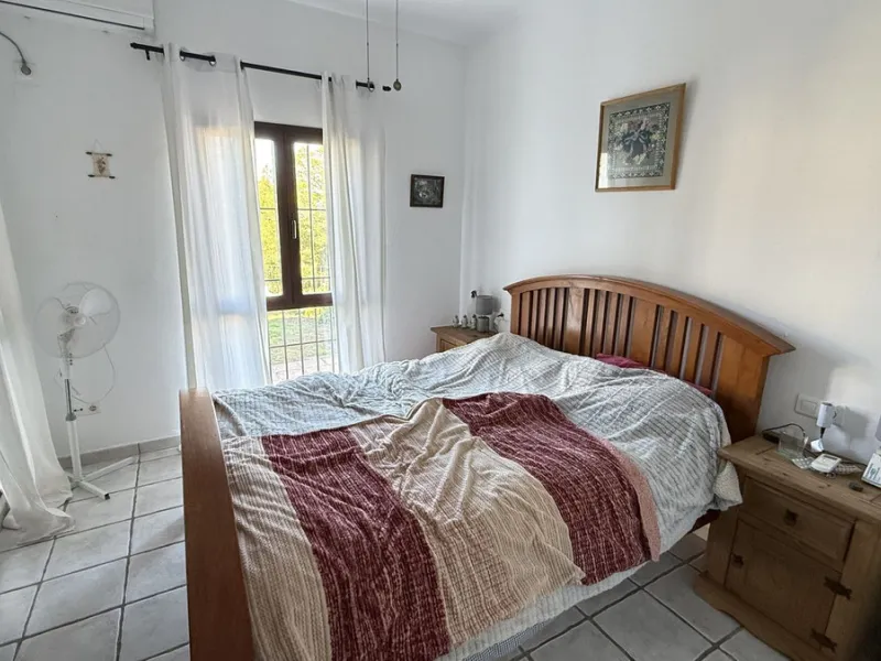Stunning detached villa with incredible views to the Mijas mountains and Guadalhorce valley, situated between the villages of Alhaurín El Grande and Alhaurín de la Torre, plus only a 5-minute walk to Lauro Golf.