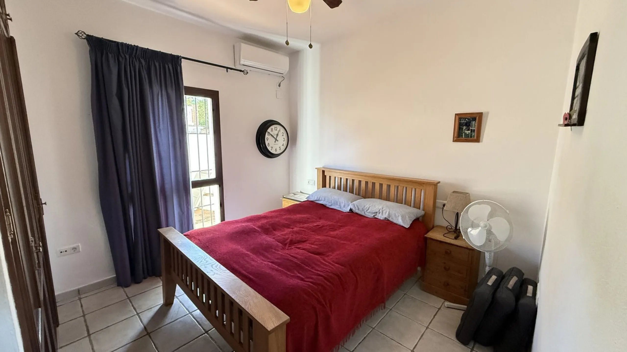 Stunning detached villa with incredible views to the Mijas mountains and Guadalhorce valley, situated between the villages of Alhaurín El Grande and Alhaurín de la Torre, plus only a 5-minute walk to Lauro Golf.