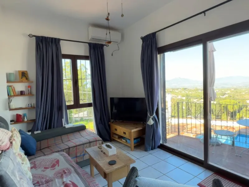 Stunning detached villa with incredible views to the Mijas mountains and Guadalhorce valley, situated between the villages of Alhaurín El Grande and Alhaurín de la Torre, plus only a 5-minute walk to Lauro Golf.