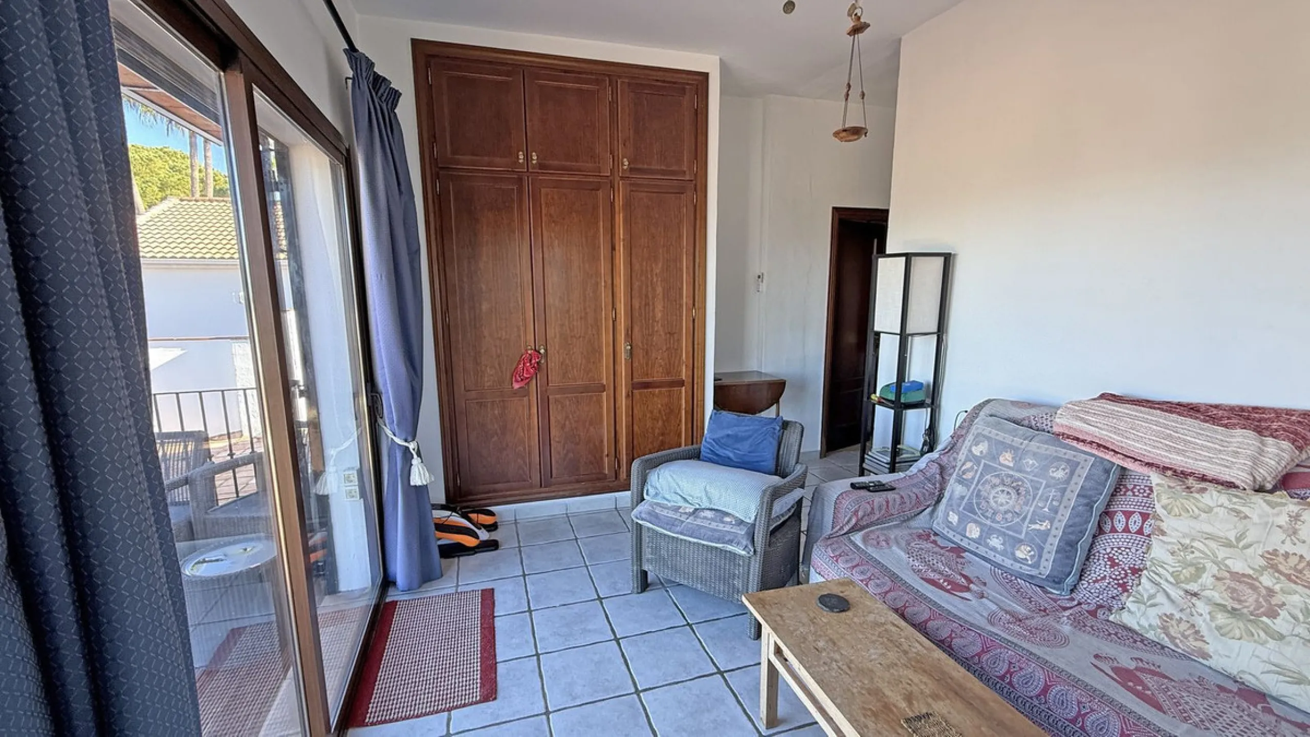 Stunning detached villa with incredible views to the Mijas mountains and Guadalhorce valley, situated between the villages of Alhaurín El Grande and Alhaurín de la Torre, plus only a 5-minute walk to Lauro Golf.