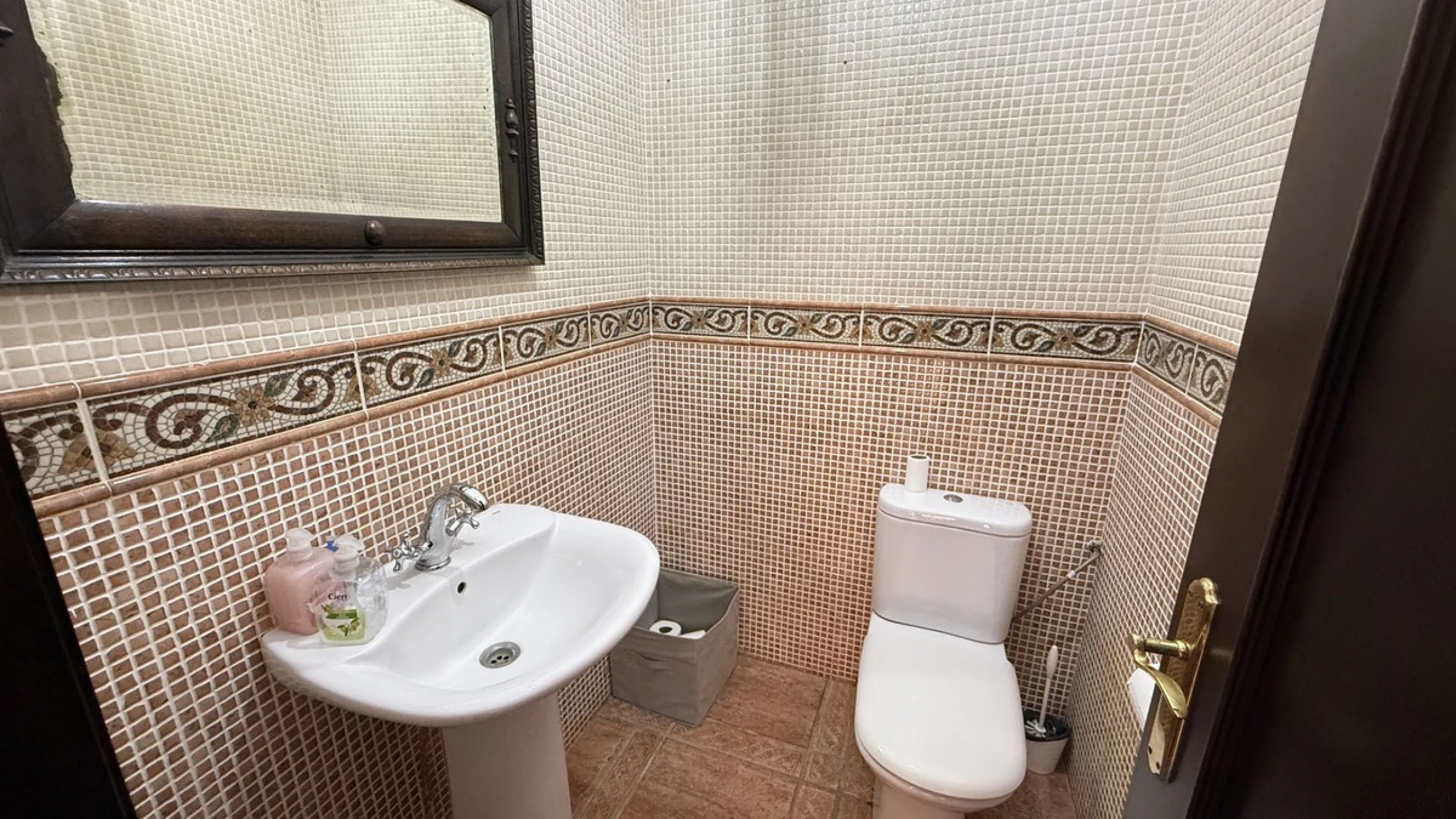 Stunning detached villa with incredible views to the Mijas mountains and Guadalhorce valley, situated between the villages of Alhaurín El Grande and Alhaurín de la Torre, plus only a 5-minute walk to Lauro Golf.