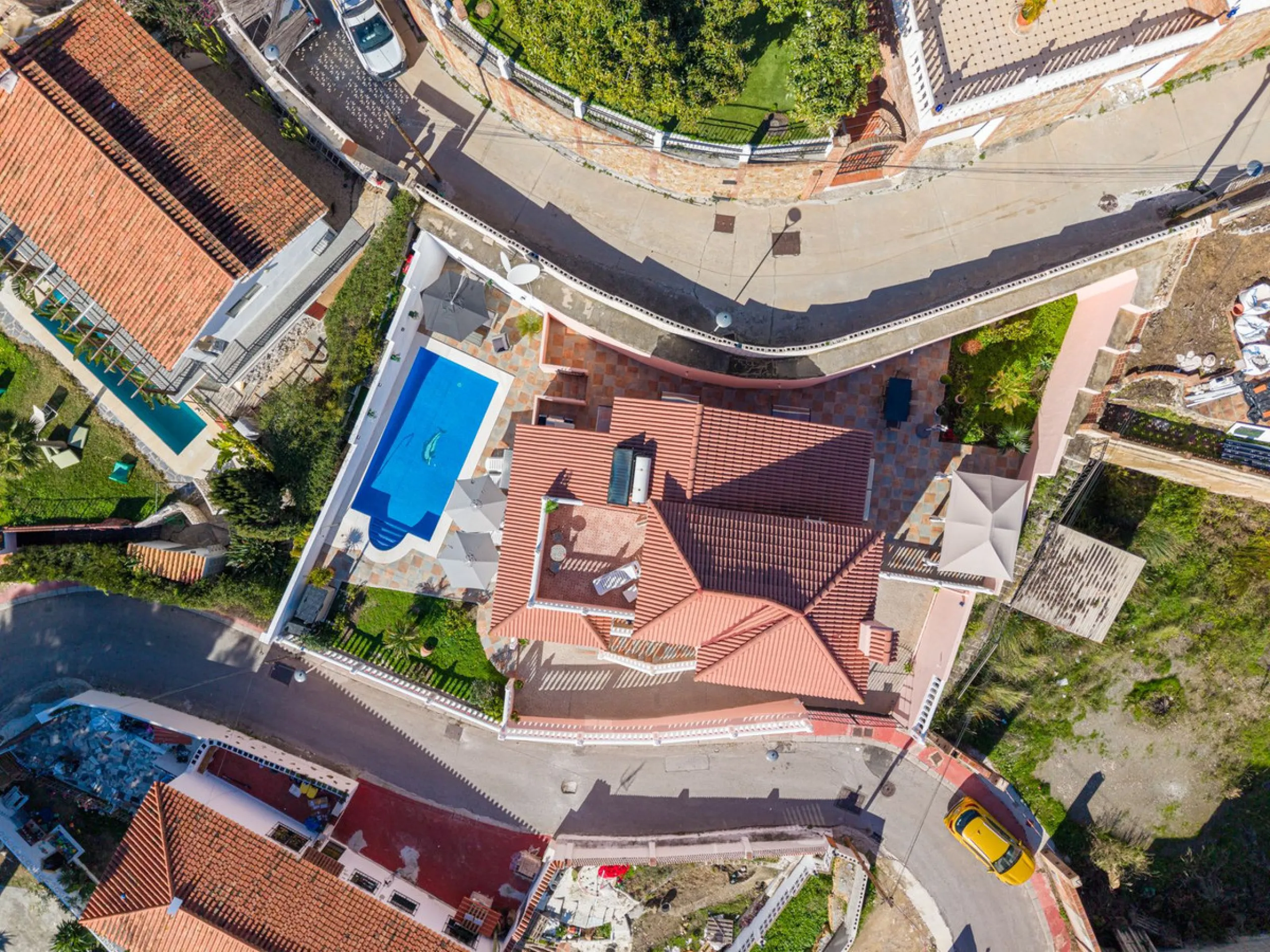 Welcome to Casa Rosa in Torreblanca, a newly renovated detached villa with a private pool that is both heated and illuminated – perfect for relaxation and entertaining all year round. This villa enjoys an unbeatable location, just 600 meters from the beac