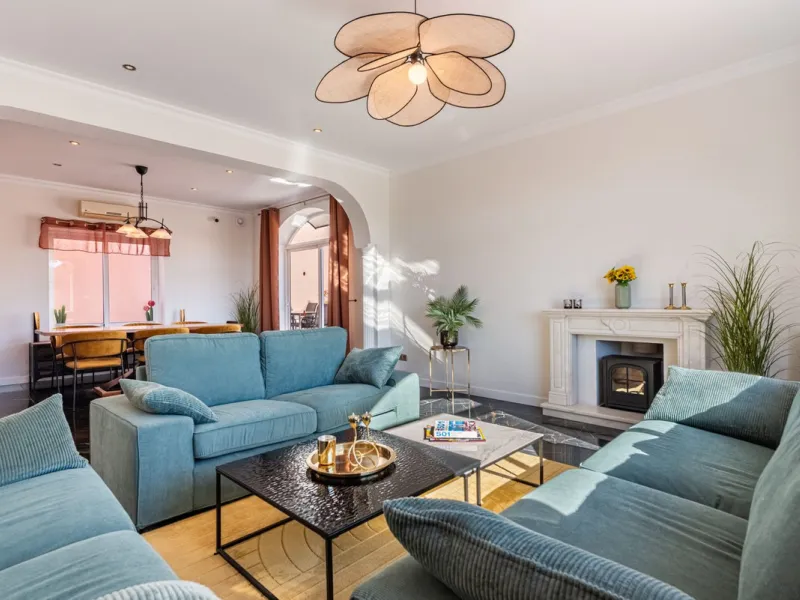 Welcome to Casa Rosa in Torreblanca, a newly renovated detached villa with a private pool that is both heated and illuminated – perfect for relaxation and entertaining all year round. This villa enjoys an unbeatable location, just 600 meters from the beac
