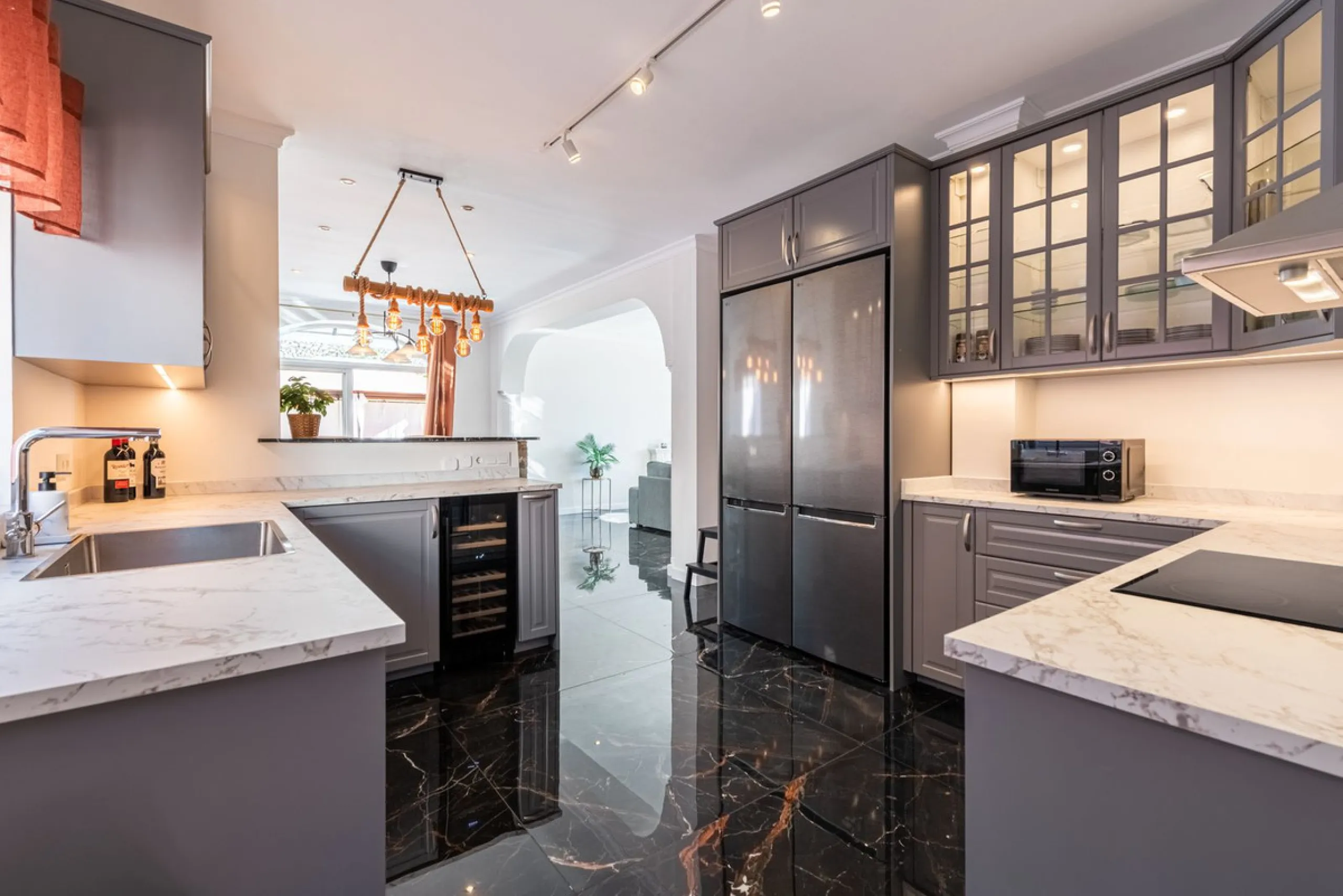 Welcome to Casa Rosa in Torreblanca, a newly renovated detached villa with a private pool that is both heated and illuminated – perfect for relaxation and entertaining all year round. This villa enjoys an unbeatable location, just 600 meters from the beac