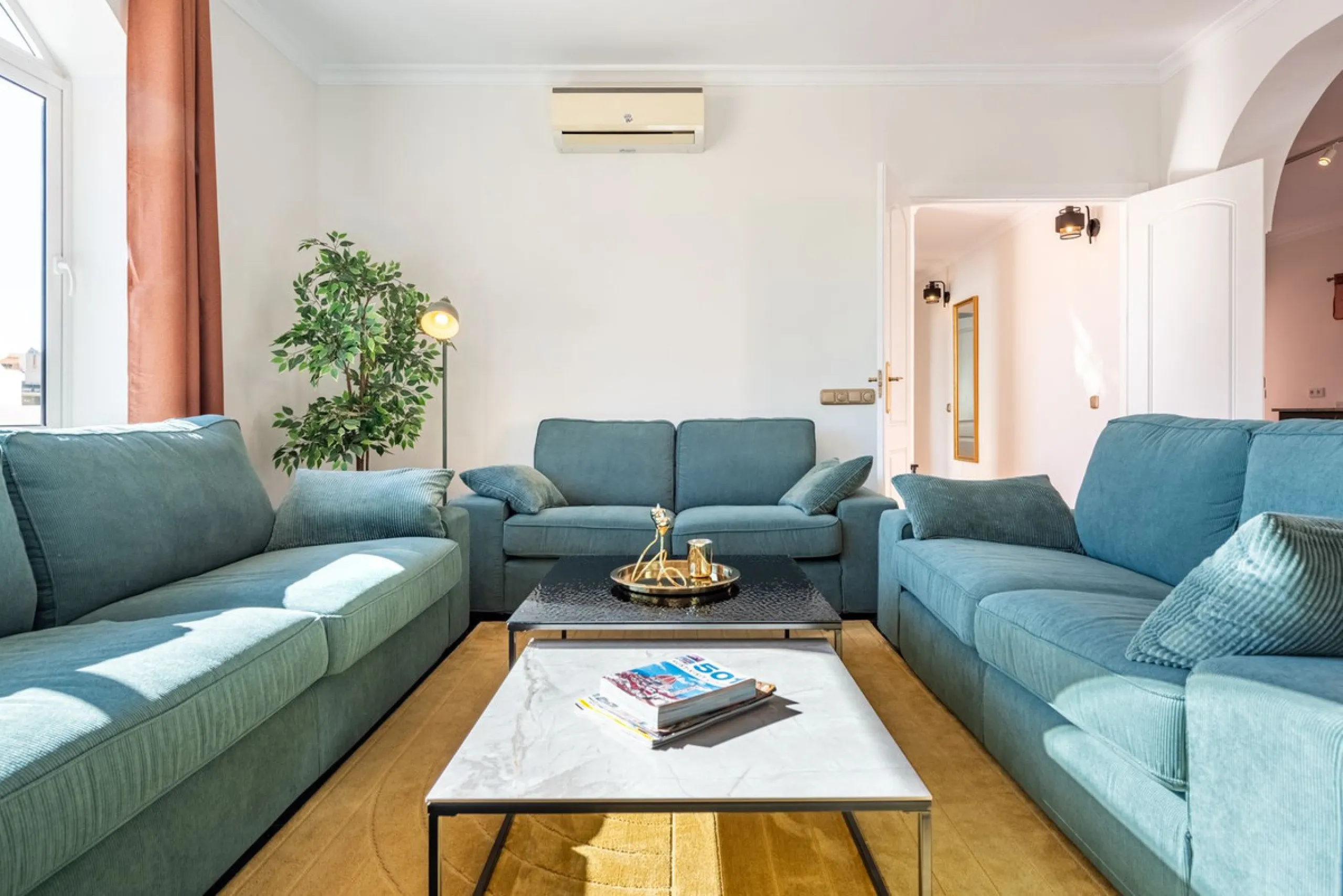 Welcome to Casa Rosa in Torreblanca, a newly renovated detached villa with a private pool that is both heated and illuminated – perfect for relaxation and entertaining all year round. This villa enjoys an unbeatable location, just 600 meters from the beac