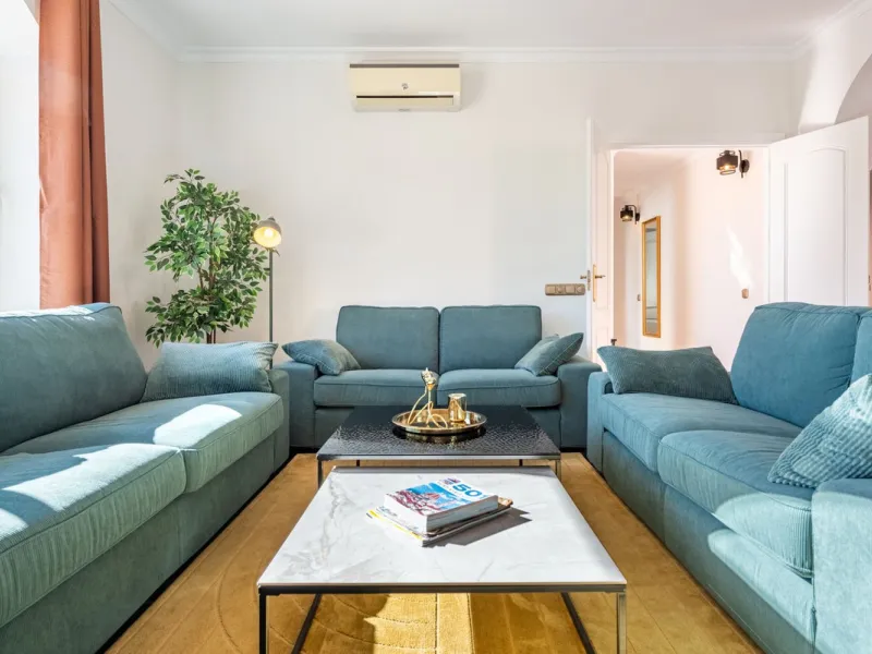 Welcome to Casa Rosa in Torreblanca, a newly renovated detached villa with a private pool that is both heated and illuminated – perfect for relaxation and entertaining all year round. This villa enjoys an unbeatable location, just 600 meters from the beac