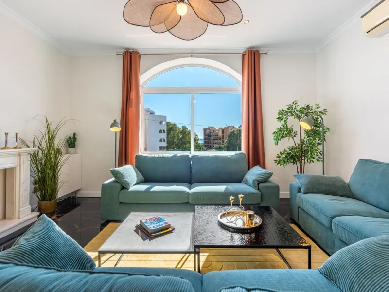 Welcome to Casa Rosa in Torreblanca, a newly renovated detached villa with a private pool that is both heated and illuminated – perfect for relaxation and entertaining all year round. This villa enjoys an unbeatable location, just 600 meters from the beac