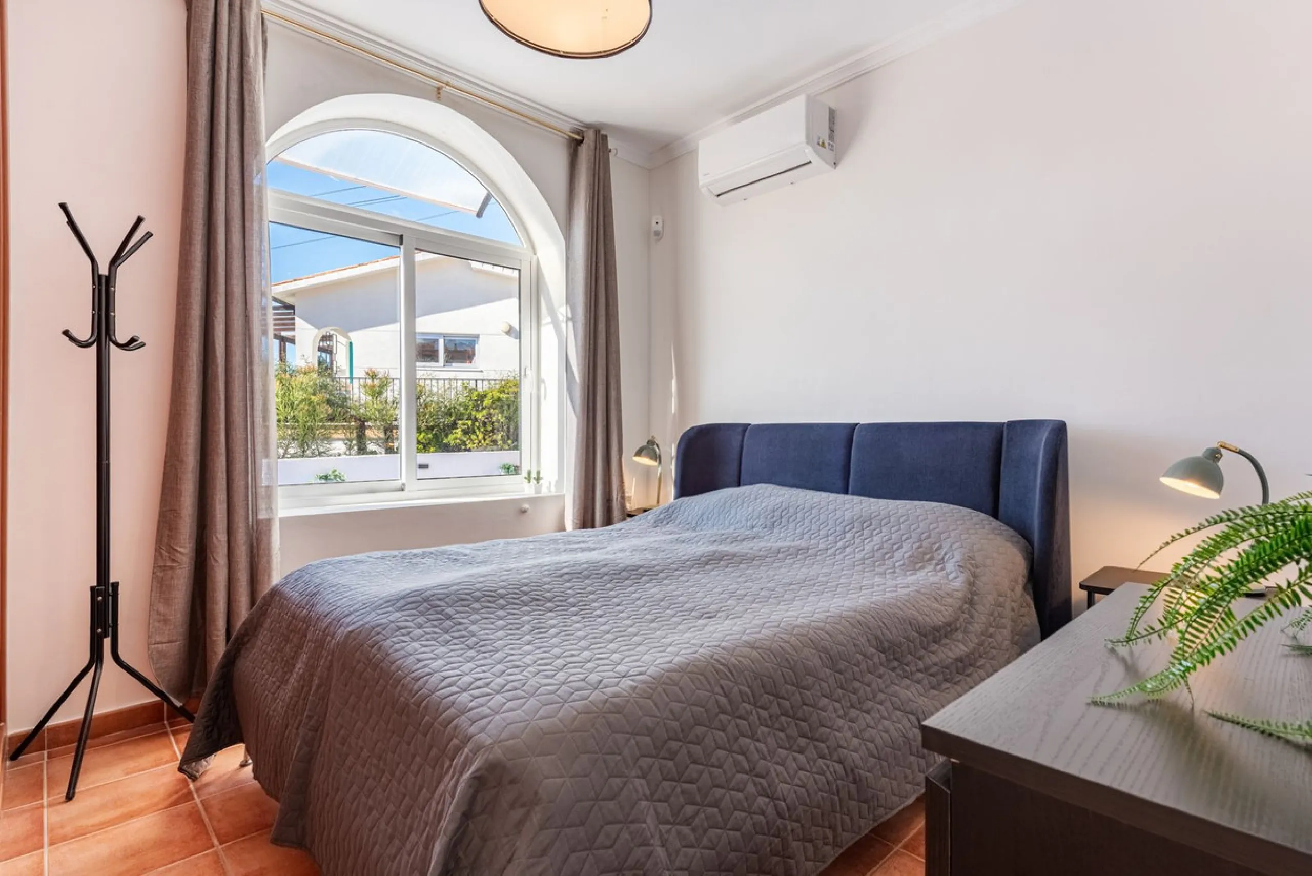 Welcome to Casa Rosa in Torreblanca, a newly renovated detached villa with a private pool that is both heated and illuminated – perfect for relaxation and entertaining all year round. This villa enjoys an unbeatable location, just 600 meters from the beac