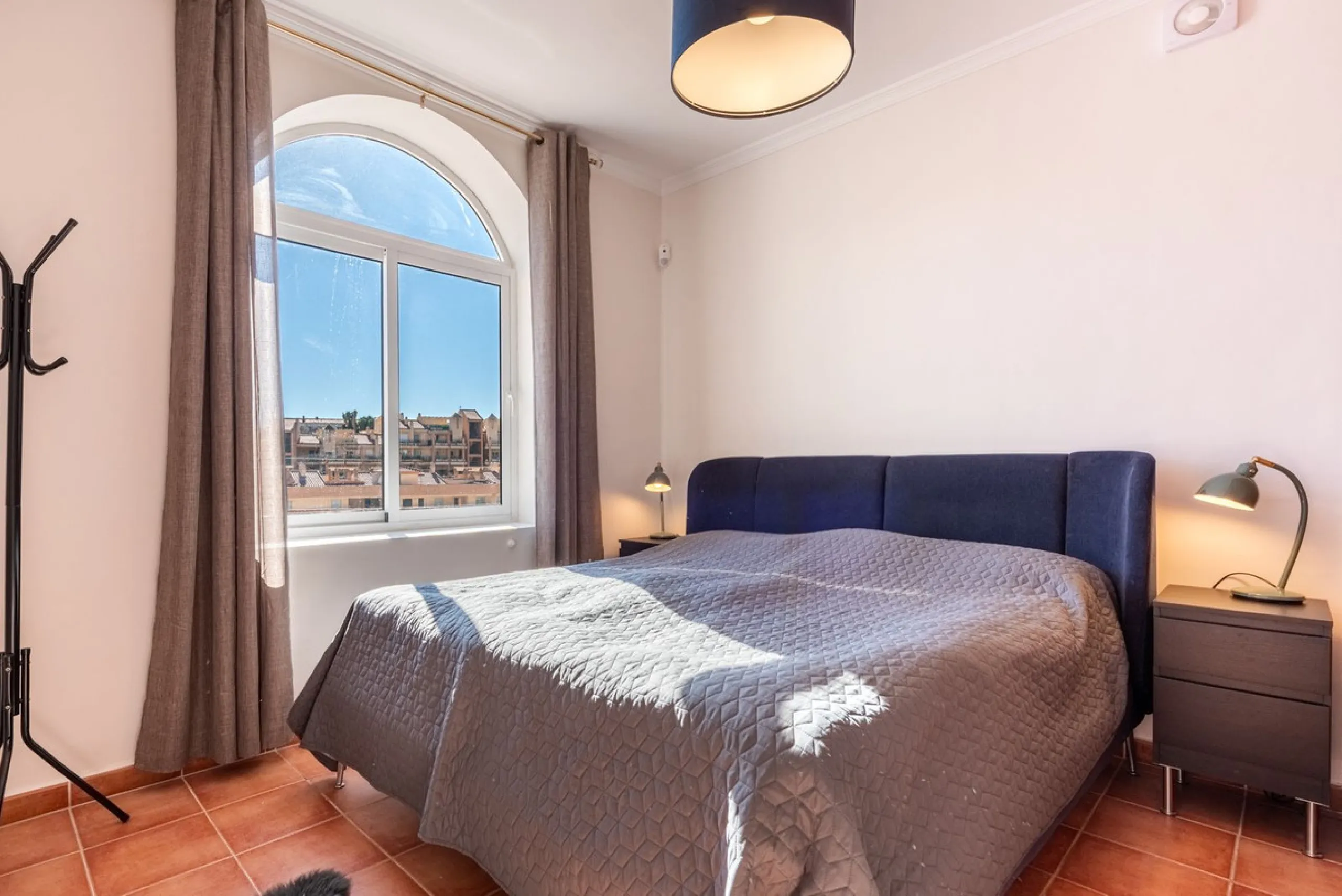 Welcome to Casa Rosa in Torreblanca, a newly renovated detached villa with a private pool that is both heated and illuminated – perfect for relaxation and entertaining all year round. This villa enjoys an unbeatable location, just 600 meters from the beac