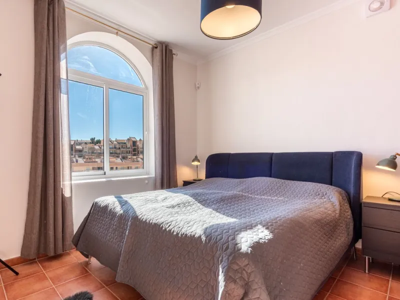 Welcome to Casa Rosa in Torreblanca, a newly renovated detached villa with a private pool that is both heated and illuminated – perfect for relaxation and entertaining all year round. This villa enjoys an unbeatable location, just 600 meters from the beac