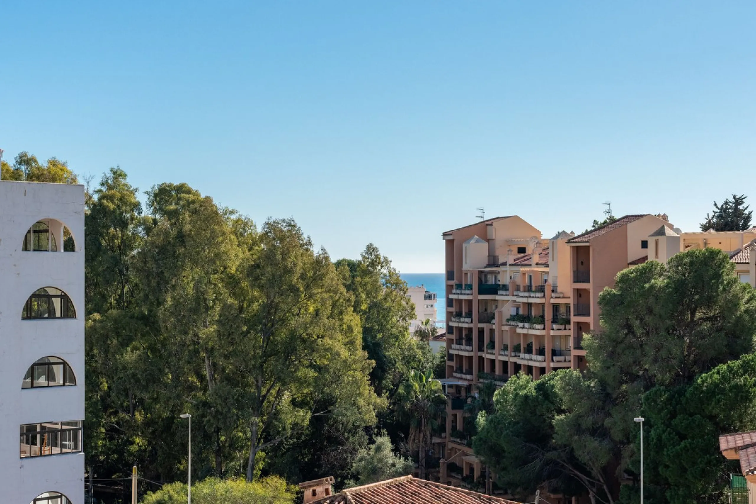 Welcome to Casa Rosa in Torreblanca, a newly renovated detached villa with a private pool that is both heated and illuminated – perfect for relaxation and entertaining all year round. This villa enjoys an unbeatable location, just 600 meters from the beac