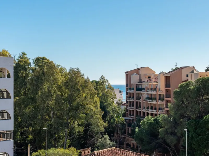 Welcome to Casa Rosa in Torreblanca, a newly renovated detached villa with a private pool that is both heated and illuminated – perfect for relaxation and entertaining all year round. This villa enjoys an unbeatable location, just 600 meters from the beac