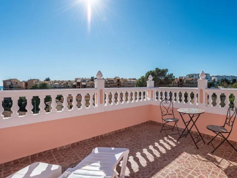 Welcome to Casa Rosa in Torreblanca, a newly renovated detached villa with a private pool that is both heated and illuminated – perfect for relaxation and entertaining all year round. This villa enjoys an unbeatable location, just 600 meters from the beac