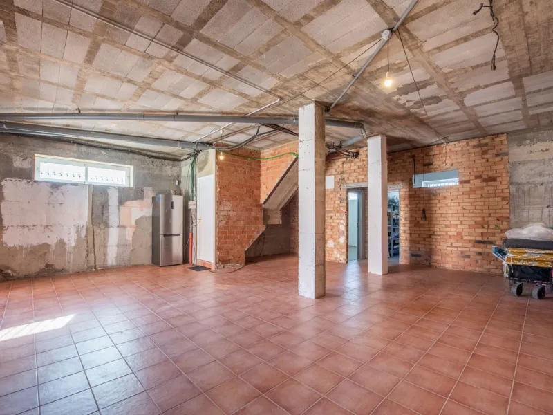 Welcome to Casa Rosa in Torreblanca, a newly renovated detached villa with a private pool that is both heated and illuminated – perfect for relaxation and entertaining all year round. This villa enjoys an unbeatable location, just 600 meters from the beac