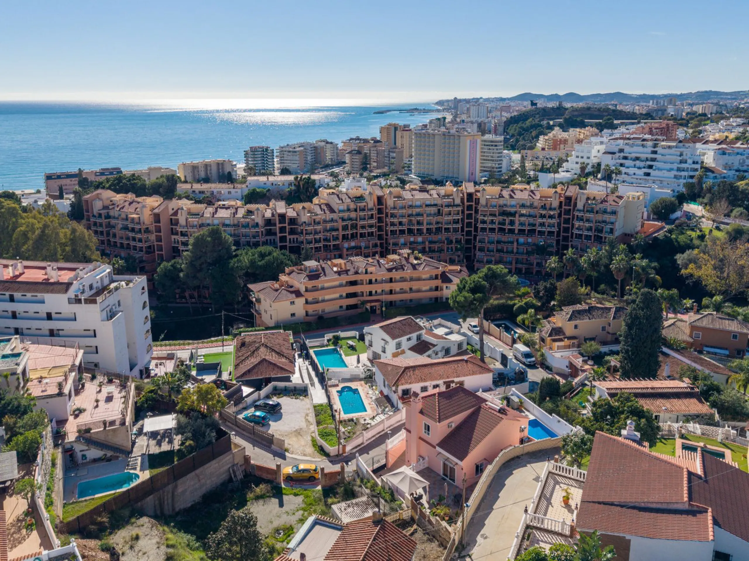 Welcome to Casa Rosa in Torreblanca, a newly renovated detached villa with a private pool that is both heated and illuminated – perfect for relaxation and entertaining all year round. This villa enjoys an unbeatable location, just 600 meters from the beac