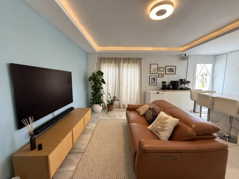 Penthouse in Central Estepona with 98 m² Terrace, Fully Equipped Outdoor Kitchen, Gym Area & Rental License!