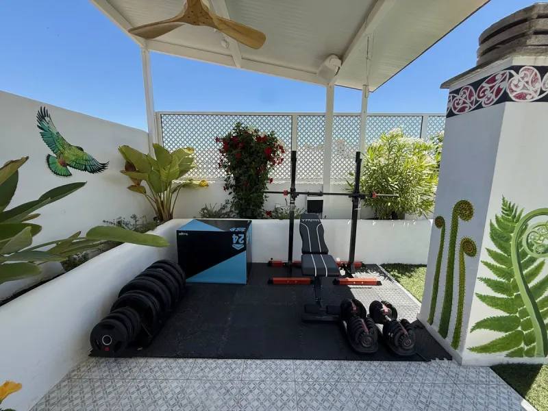 Penthouse in Central Estepona with 98 m² Terrace, Fully Equipped Outdoor Kitchen, Gym Area & Rental License!