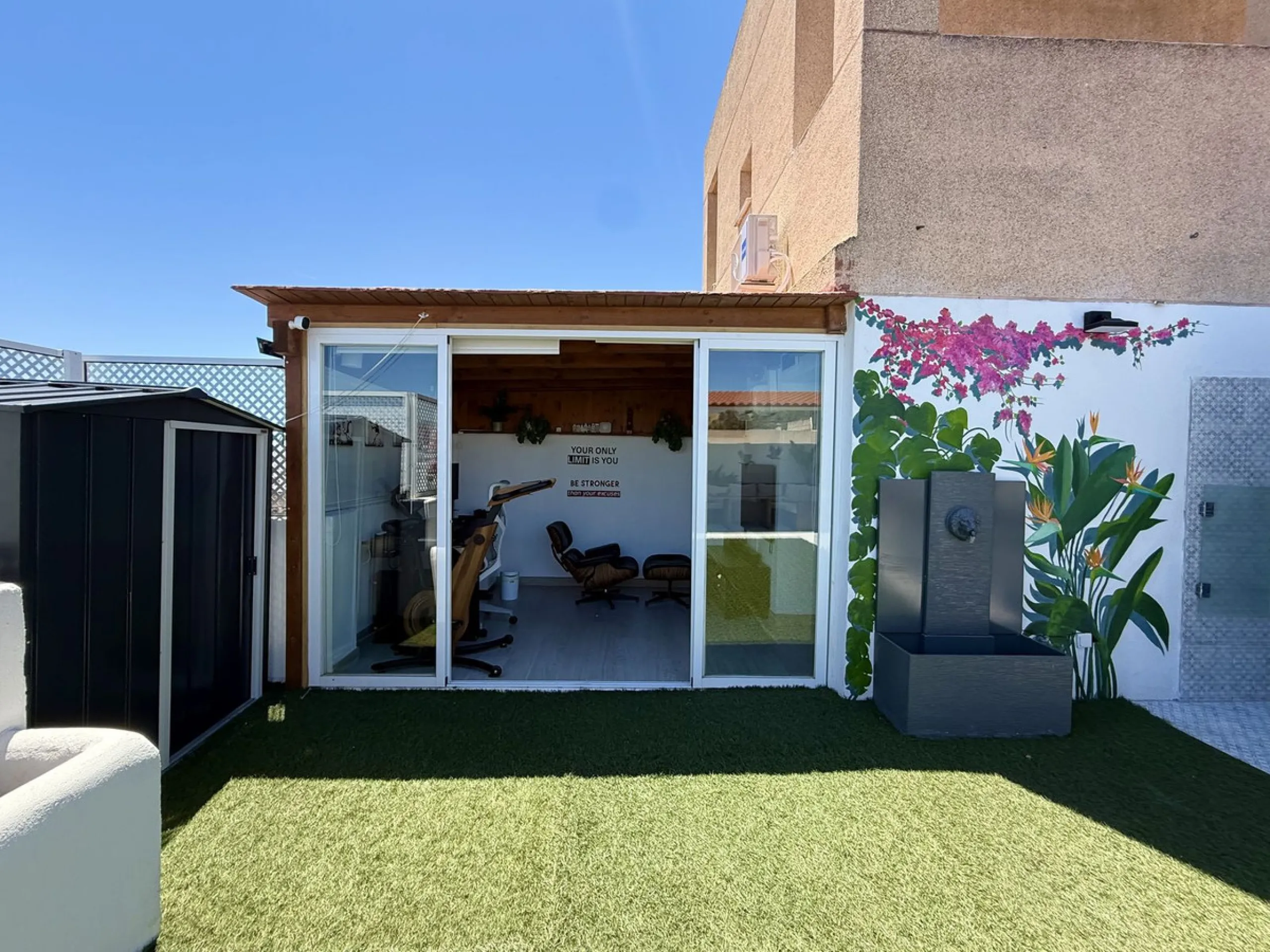 Penthouse in Central Estepona with 98 m² Terrace, Fully Equipped Outdoor Kitchen, Gym Area & Rental License!