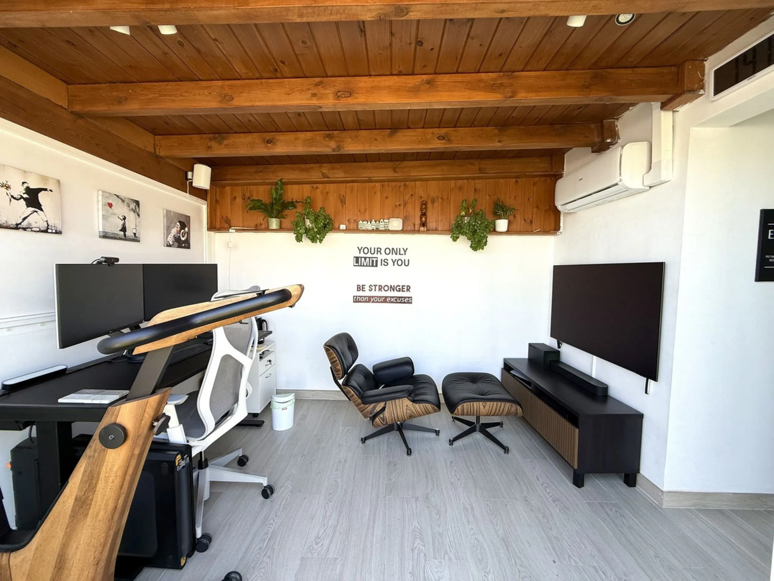 Penthouse in Central Estepona with 98 m² Terrace, Fully Equipped Outdoor Kitchen, Gym Area & Rental License!
