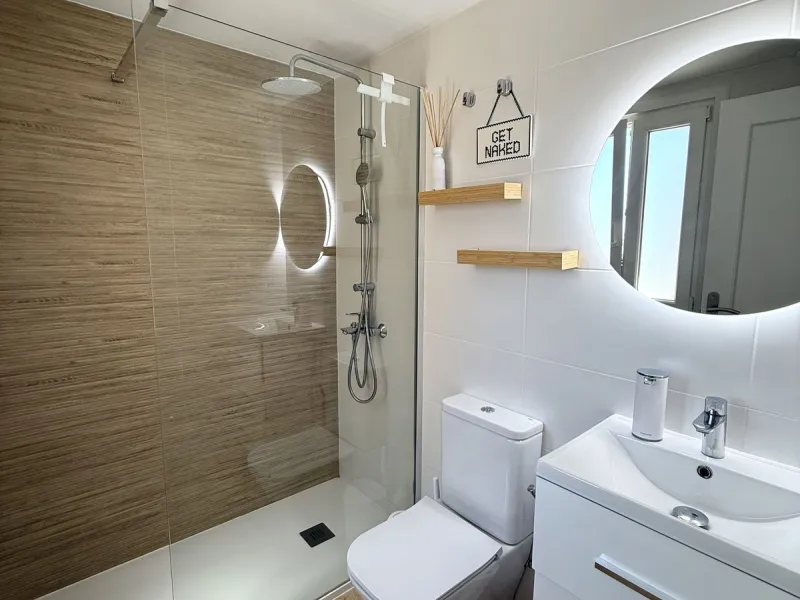 Penthouse in Central Estepona with 98 m² Terrace, Fully Equipped Outdoor Kitchen, Gym Area & Rental License!