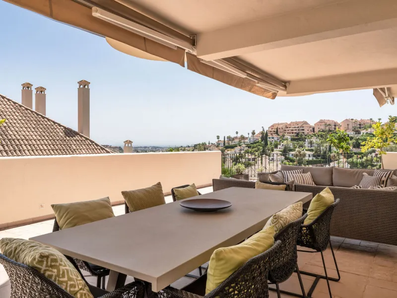 Duplex Solara is an exceptional duplex apartment for sale in the sought-after Aloha Hill Club, located in Nueva Andalucía. This beautifully presented residence seamlessly blends contemporary architecture with sophisticated design, offering an unparalleled