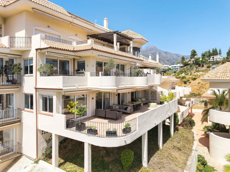 Duplex Solara is an exceptional duplex apartment for sale in the sought-after Aloha Hill Club, located in Nueva Andalucía. This beautifully presented residence seamlessly blends contemporary architecture with sophisticated design, offering an unparalleled