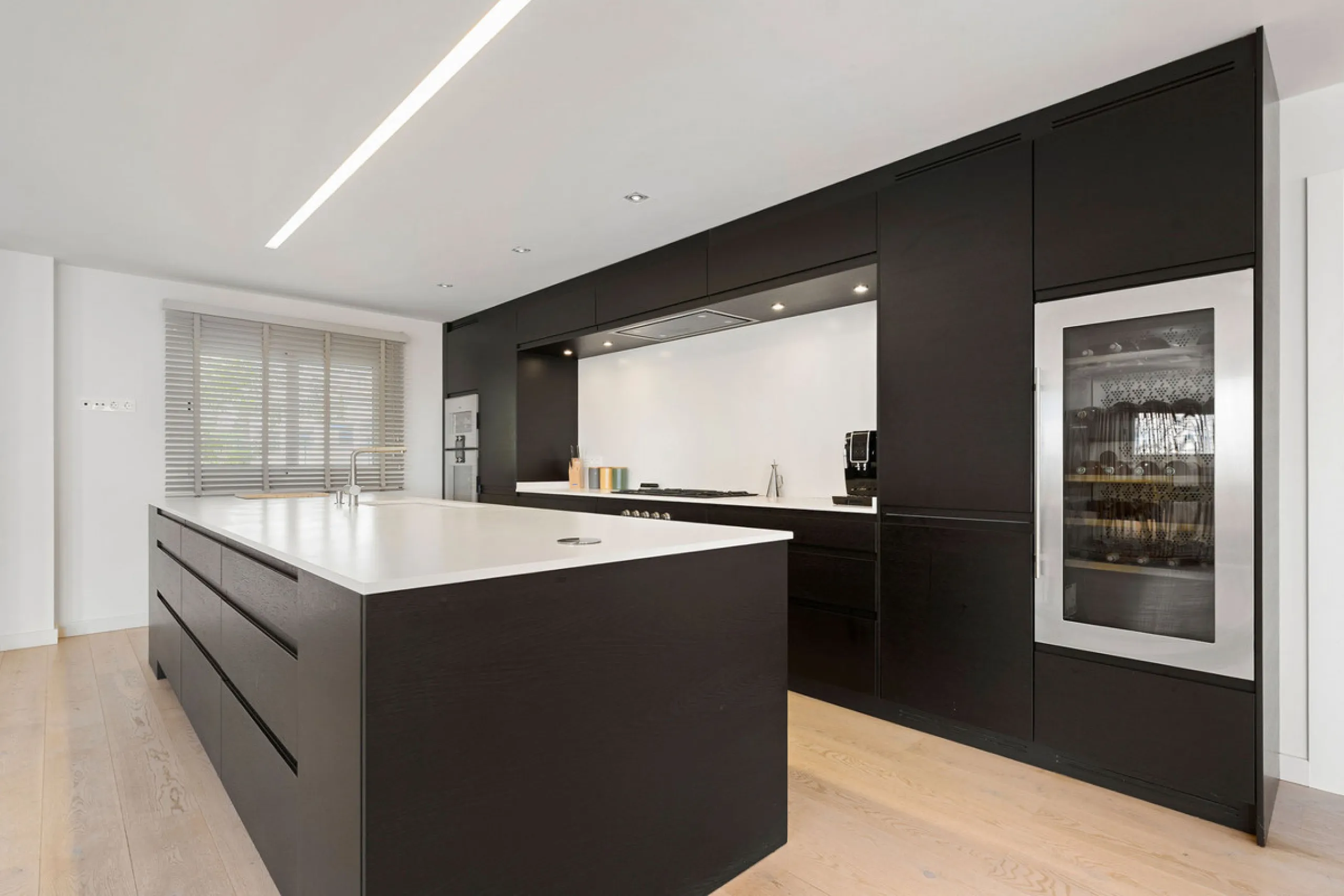 Duplex Solara is an exceptional duplex apartment for sale in the sought-after Aloha Hill Club, located in Nueva Andalucía. This beautifully presented residence seamlessly blends contemporary architecture with sophisticated design, offering an unparalleled