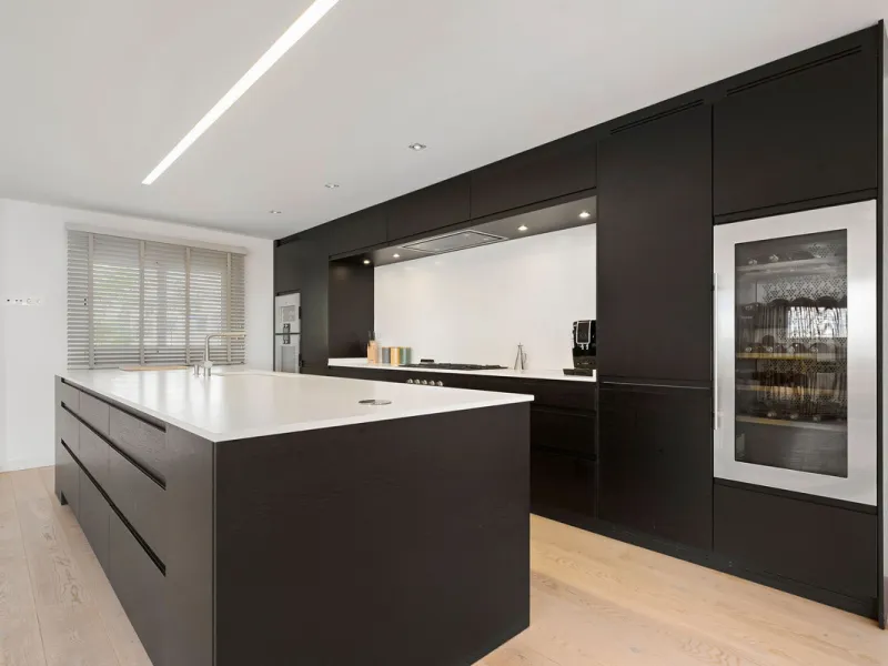 Duplex Solara is an exceptional duplex apartment for sale in the sought-after Aloha Hill Club, located in Nueva Andalucía. This beautifully presented residence seamlessly blends contemporary architecture with sophisticated design, offering an unparalleled