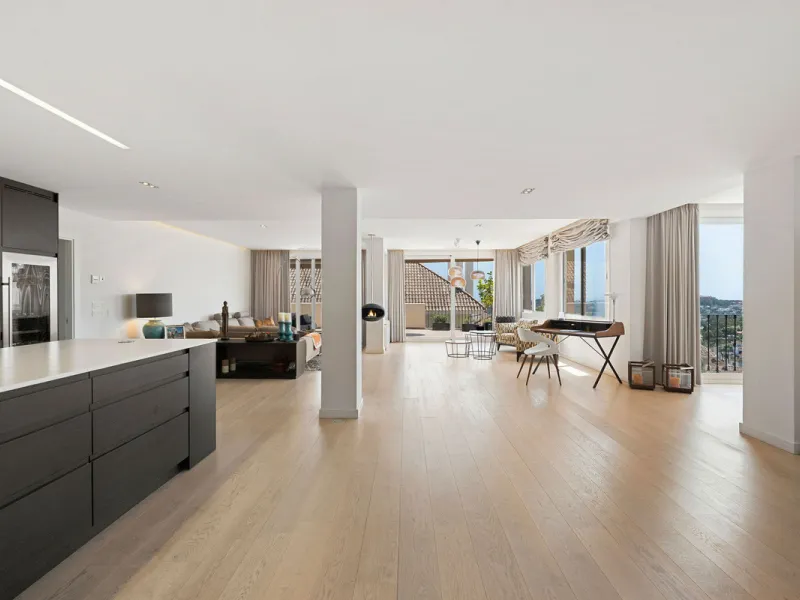 Duplex Solara is an exceptional duplex apartment for sale in the sought-after Aloha Hill Club, located in Nueva Andalucía. This beautifully presented residence seamlessly blends contemporary architecture with sophisticated design, offering an unparalleled