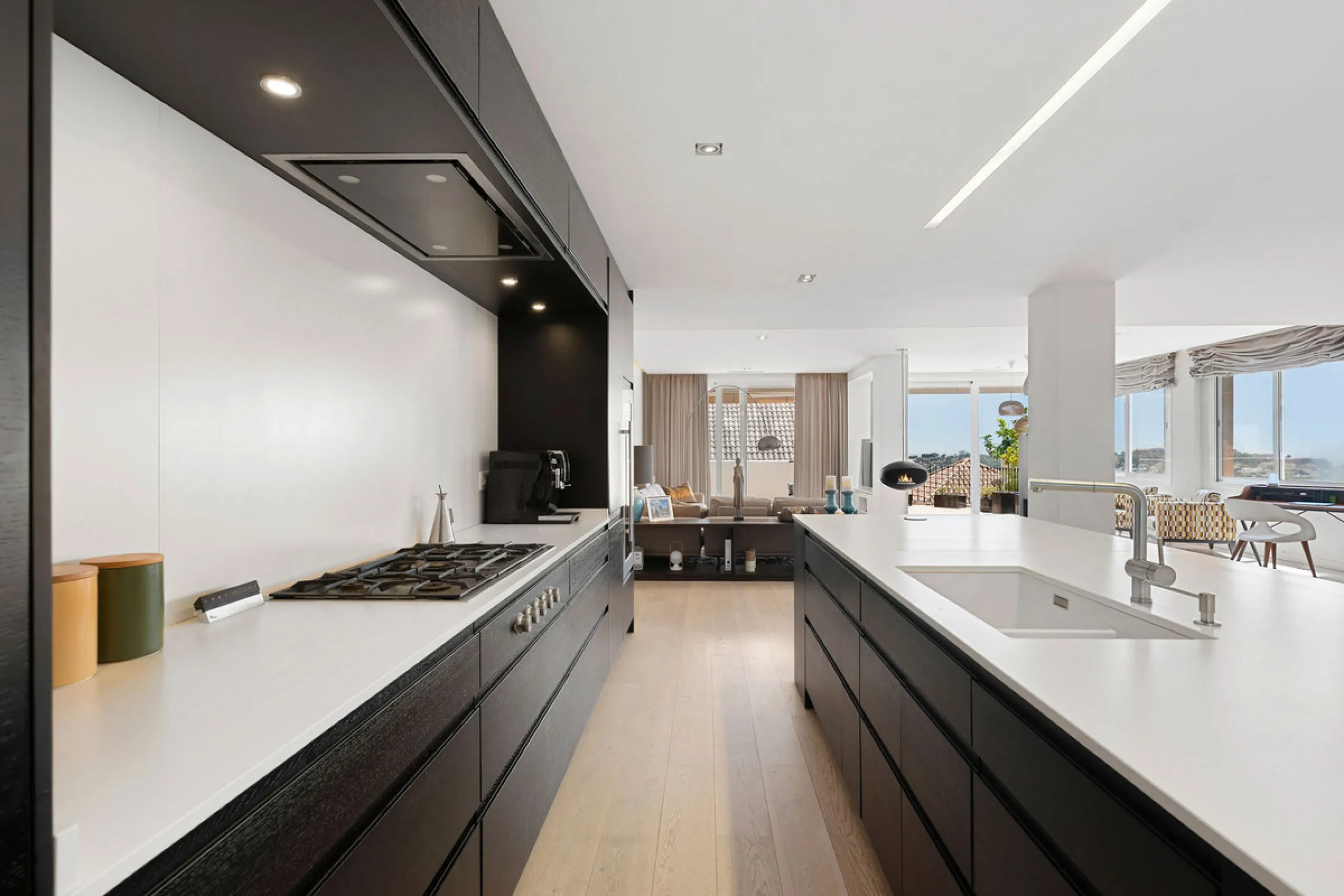 Duplex Solara is an exceptional duplex apartment for sale in the sought-after Aloha Hill Club, located in Nueva Andalucía. This beautifully presented residence seamlessly blends contemporary architecture with sophisticated design, offering an unparalleled