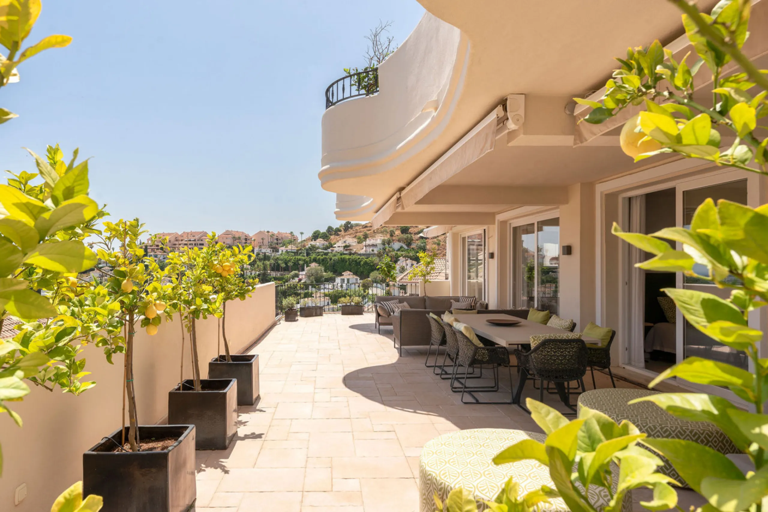 Duplex Solara is an exceptional duplex apartment for sale in the sought-after Aloha Hill Club, located in Nueva Andalucía. This beautifully presented residence seamlessly blends contemporary architecture with sophisticated design, offering an unparalleled