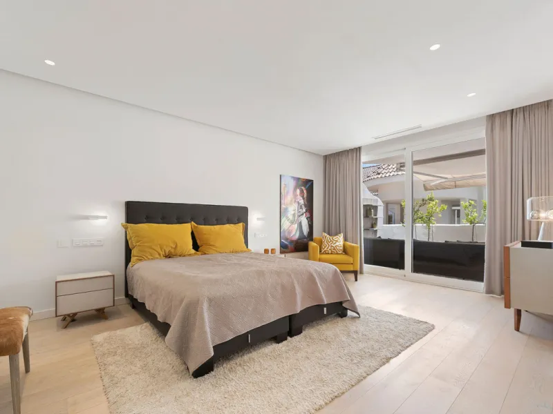 Duplex Solara is an exceptional duplex apartment for sale in the sought-after Aloha Hill Club, located in Nueva Andalucía. This beautifully presented residence seamlessly blends contemporary architecture with sophisticated design, offering an unparalleled