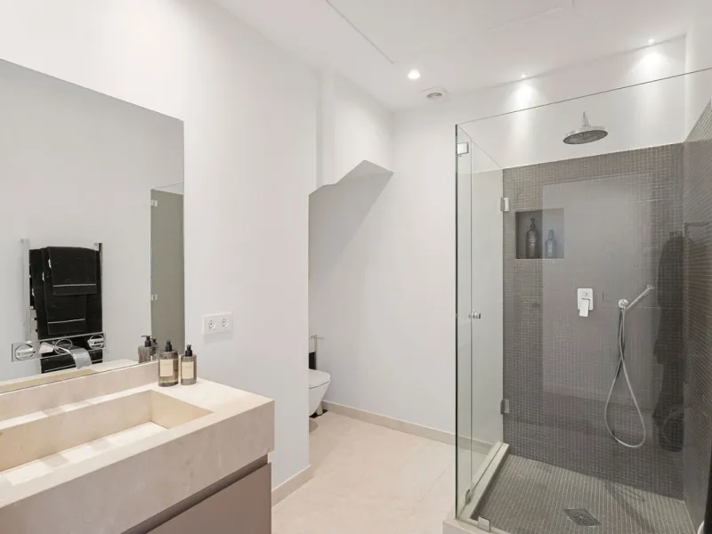 Duplex Solara is an exceptional duplex apartment for sale in the sought-after Aloha Hill Club, located in Nueva Andalucía. This beautifully presented residence seamlessly blends contemporary architecture with sophisticated design, offering an unparalleled