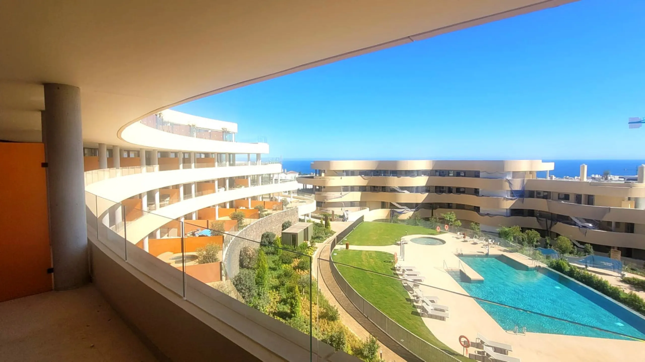 Apartment - Middle Floor Apartment в продаже в Fuengirola, Málaga. В доме 2 спален и 2 ванных комнат. Площадь дома 117 м²