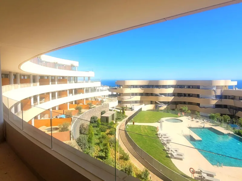 Brand new property in a modern residential complex! This elegant apartment on the fourthfloor of South Residences – Leiro combines contemporary design, comfort, and a primelocation between the sea and the mountains.