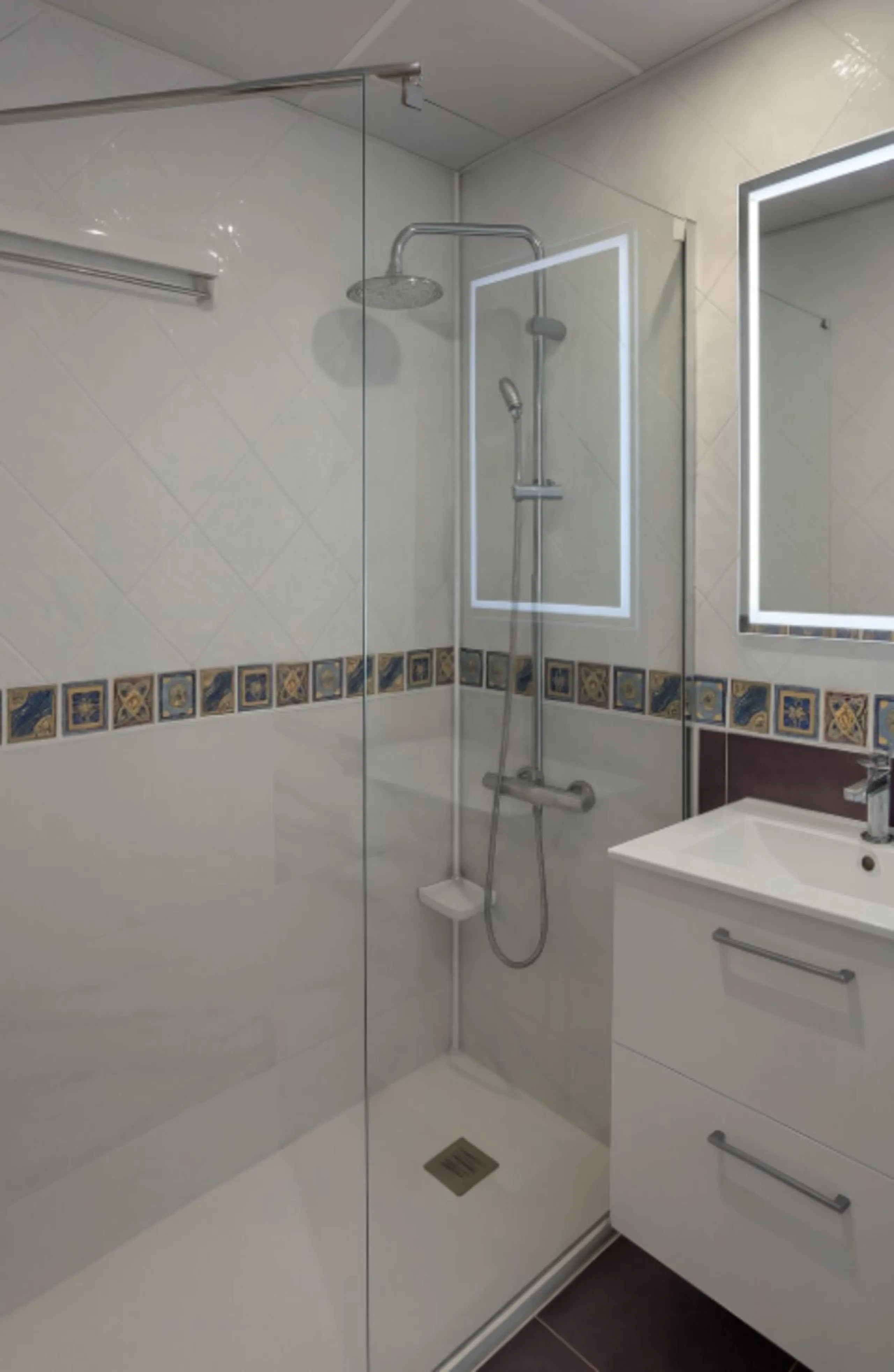Apartment - Middle Floor Apartment в продаже в Manilva, Málaga. В доме 2 спален и 1 ванных комнат. Площадь дома 76 м²