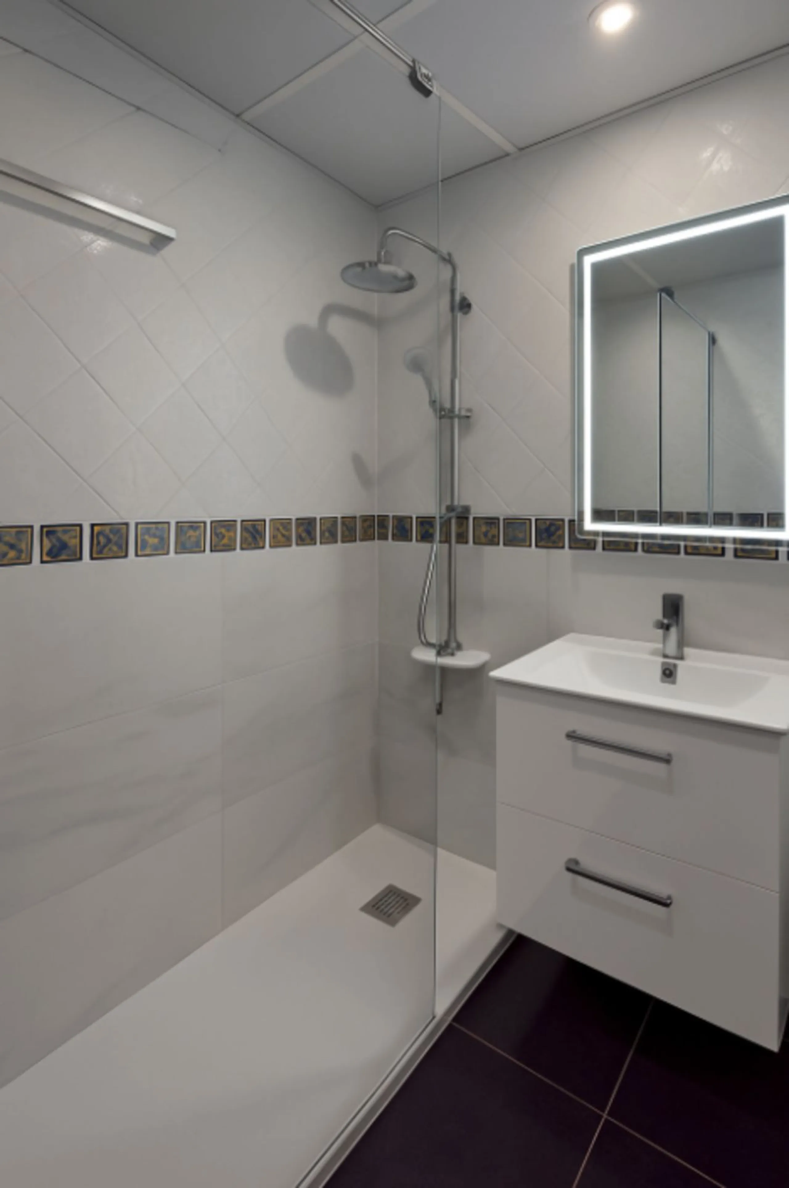 Apartment - Middle Floor Apartment в продаже в Manilva, Málaga. В доме 2 спален и 1 ванных комнат. Площадь дома 76 м²