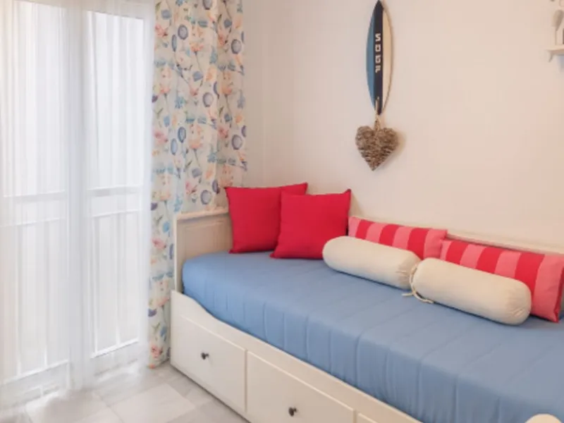 Apartment - Middle Floor Apartment в продаже в Manilva, Málaga. В доме 2 спален и 1 ванных комнат. Площадь дома 76 м²