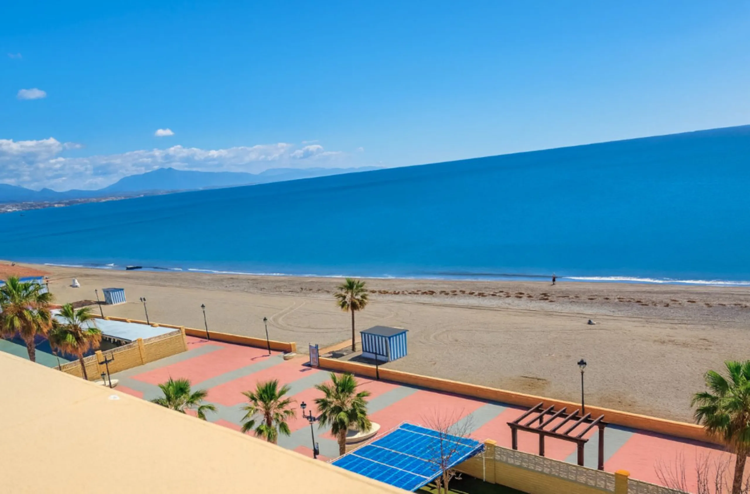 Apartment - Middle Floor Apartment в продаже в Manilva, Málaga. В доме 2 спален и 1 ванных комнат. Площадь дома 76 м²