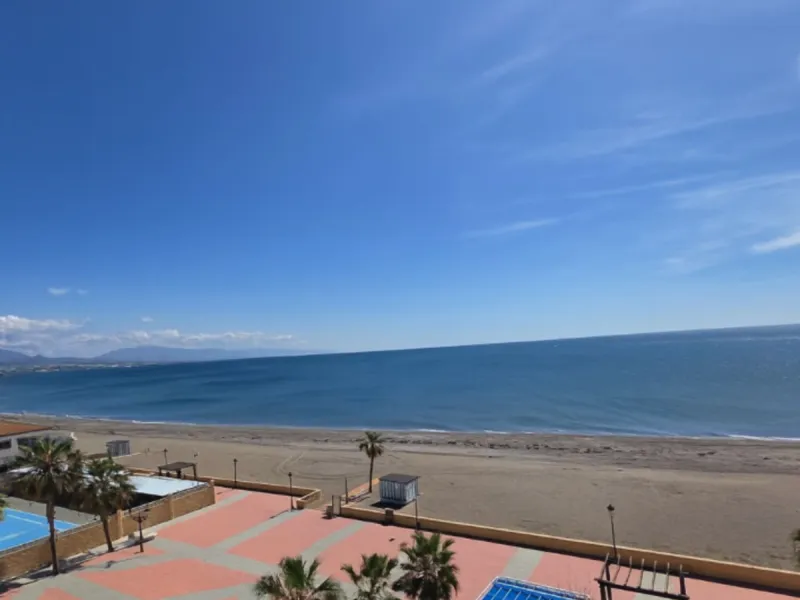Apartment - Middle Floor Apartment в продаже в Manilva, Málaga. В доме 2 спален и 1 ванных комнат. Площадь дома 76 м²