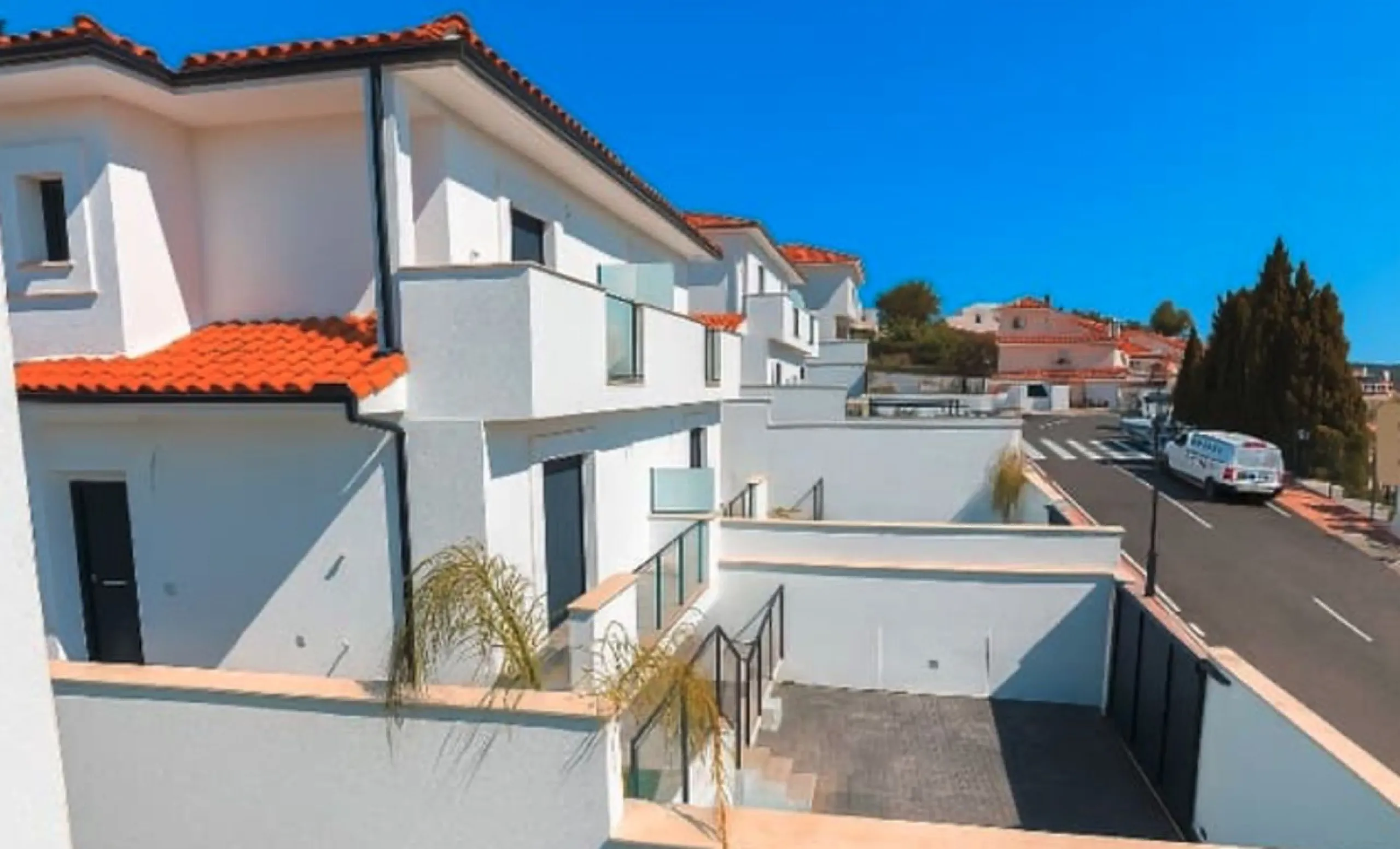 House - Detached Villa в продаже в Manilva, Málaga. В доме 3 спален и 3 ванных комнат. Площадь дома 213 м²