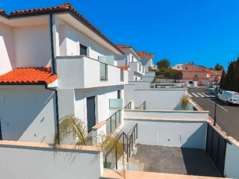 House - Detached Villa в продаже в Manilva, Málaga. В доме 3 спален и 3 ванных комнат. Площадь дома 213 м²