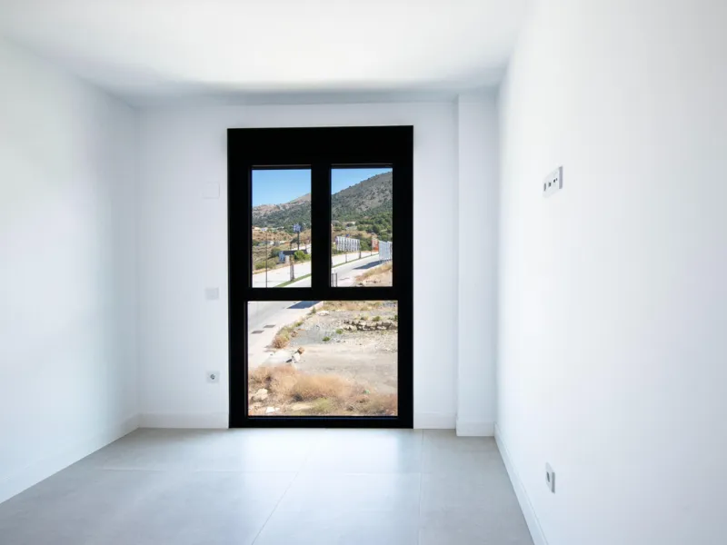 Brand-new and ready to move in! This elegant three-bedroom, two-bathroom apartment islocated on a high floor and stands out for its natural light, thanks to its corner position andexcellent southwest orientation. From the spacious 25 m² covered terrace, y