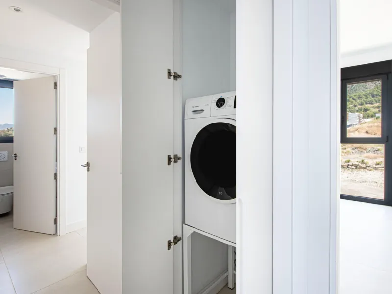 Brand-new and ready to move in! This elegant three-bedroom, two-bathroom apartment islocated on a high floor and stands out for its natural light, thanks to its corner position andexcellent southwest orientation. From the spacious 25 m² covered terrace, y