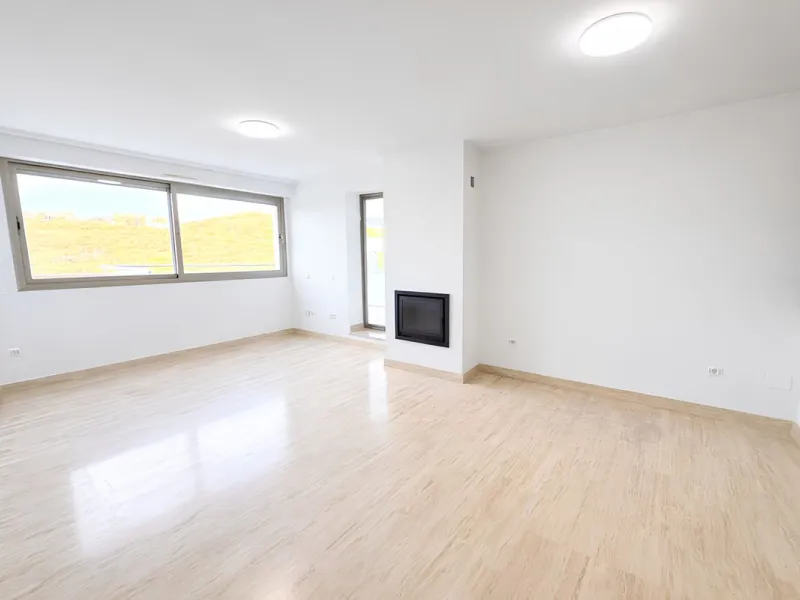 Looking for a spacious apartment with a west-facing terrace in a well maintained community with multiple swimming pools? We are delighted to present this immaculate first-floor, two-bedroom apartment, where both bedrooms benefit from en-suite bathrooms, o